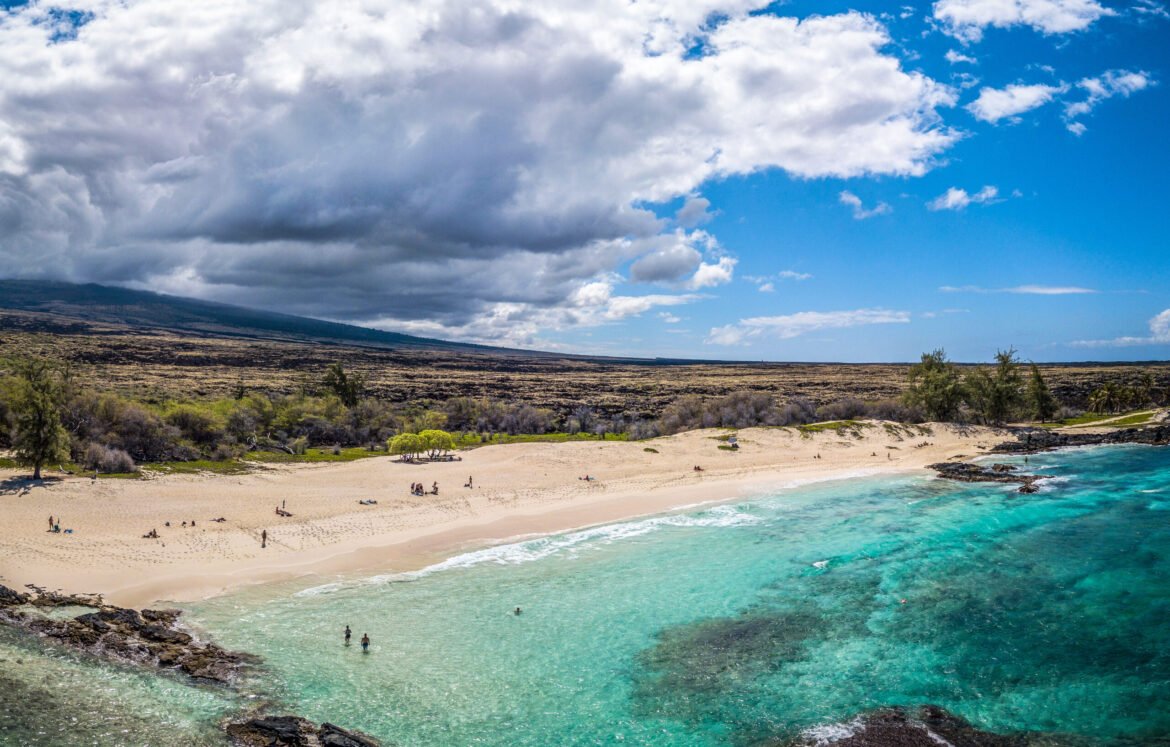 The calm Pacific Ocean and sunny, cloudy shore in Hawaii, USA